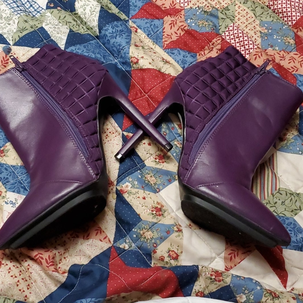 NWOT FRH Purple Boots